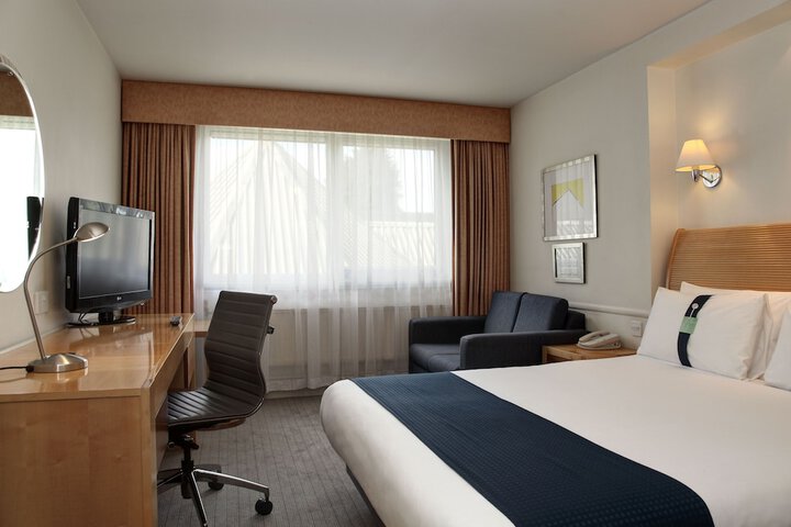 Room 10 of 176