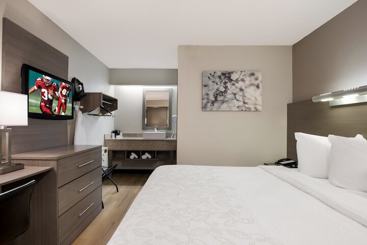 Standard | King Bed (12 of 18)