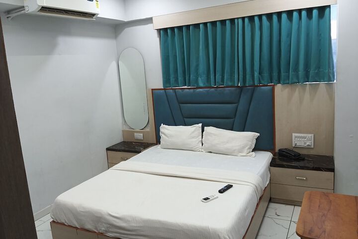 Room 8 of 14