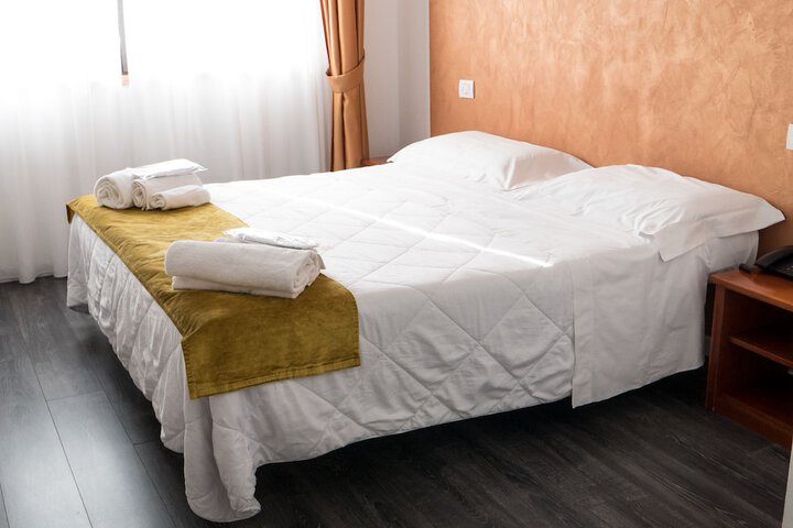 Room 7 of 80