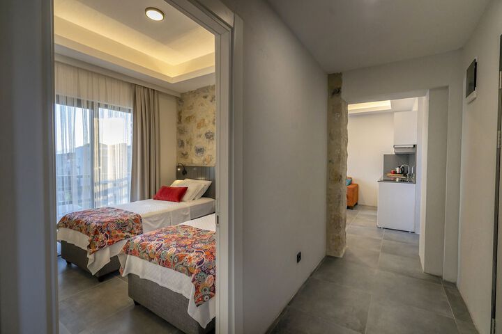 Room 9 of 32