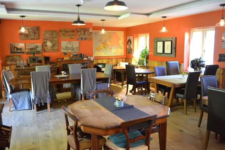 Dining 52 of 76