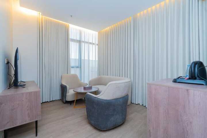 Room 9 of 18