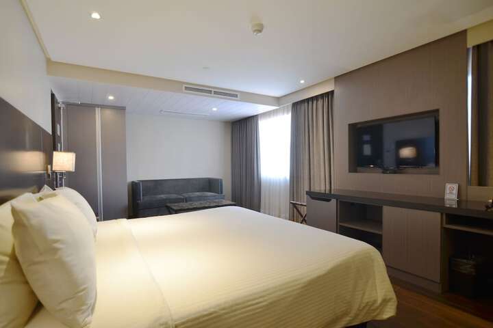 Room 10 of 68