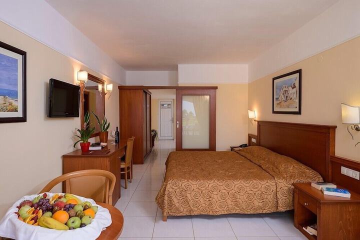 Room 33 of 340