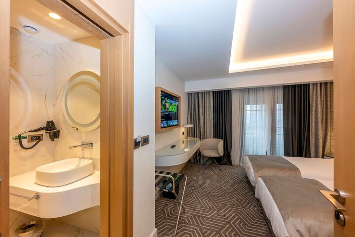 Room 27 of 59