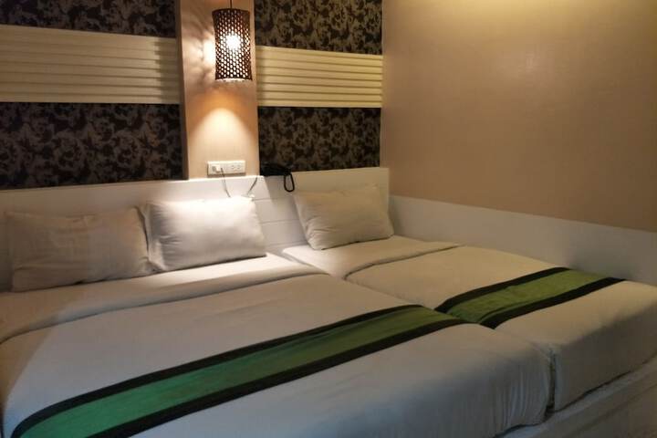 Room 16 of 37