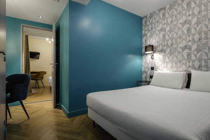 Room 6 of 33