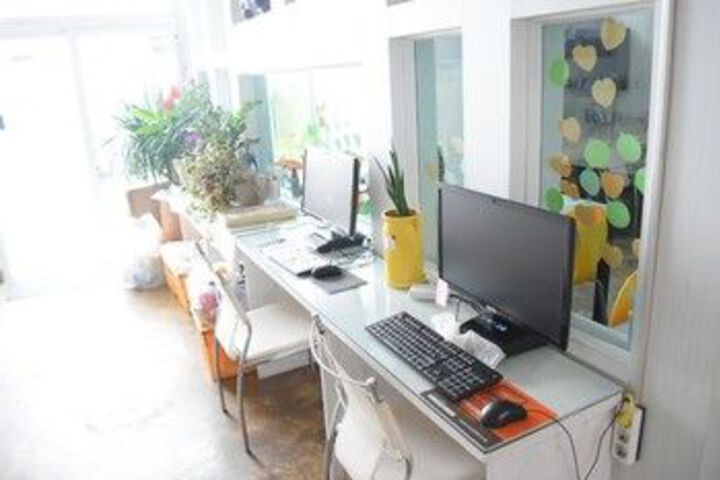 Business Center 6 of 33