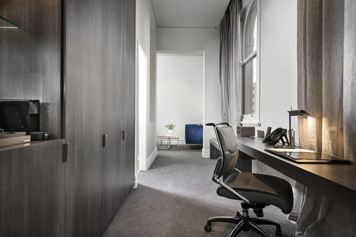 Room 33 of 83