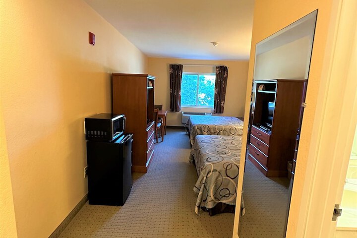 2 Queen Beds (15 of 20)