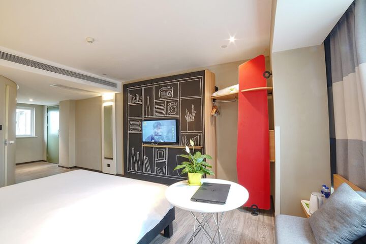 Room 14 of 29