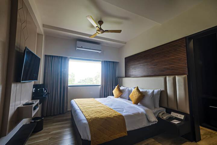 Room 8 of 19