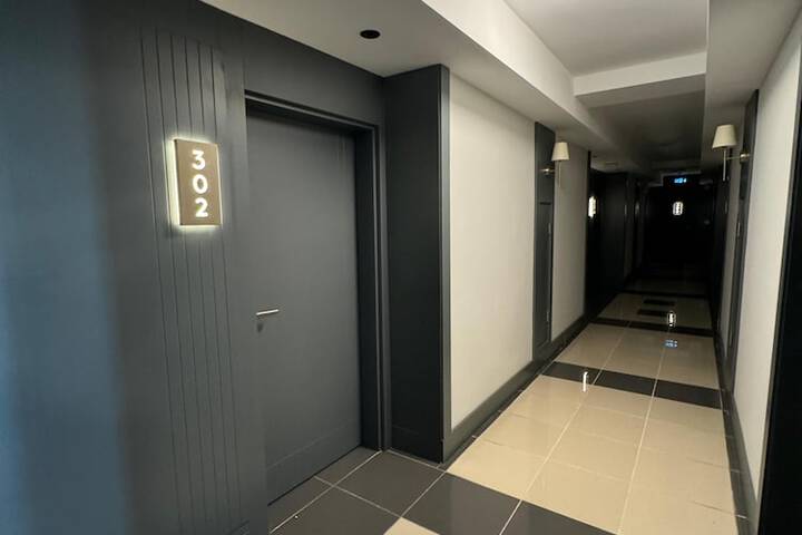 Ballroom/Hall 82 of 94