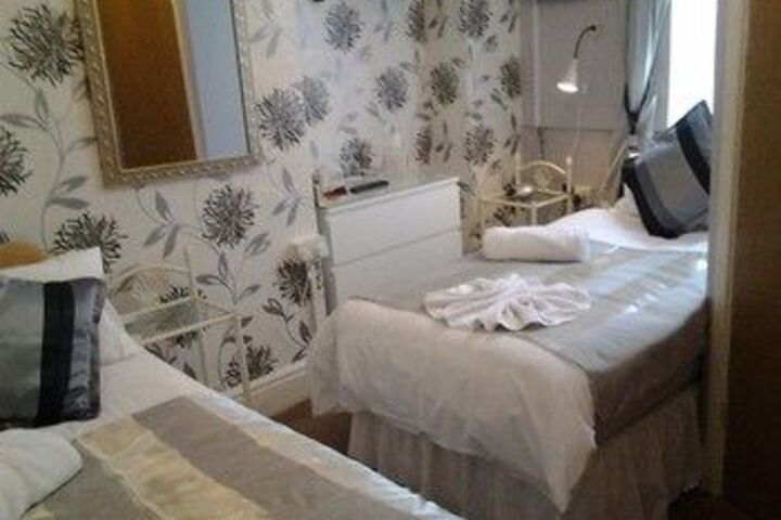 Room 8 of 14