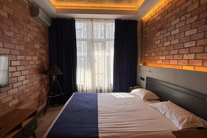 Room 32 of 117