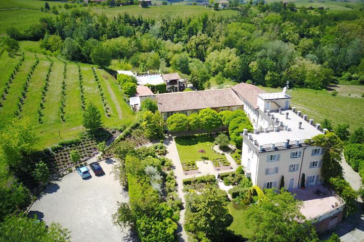 La Villa Hotel