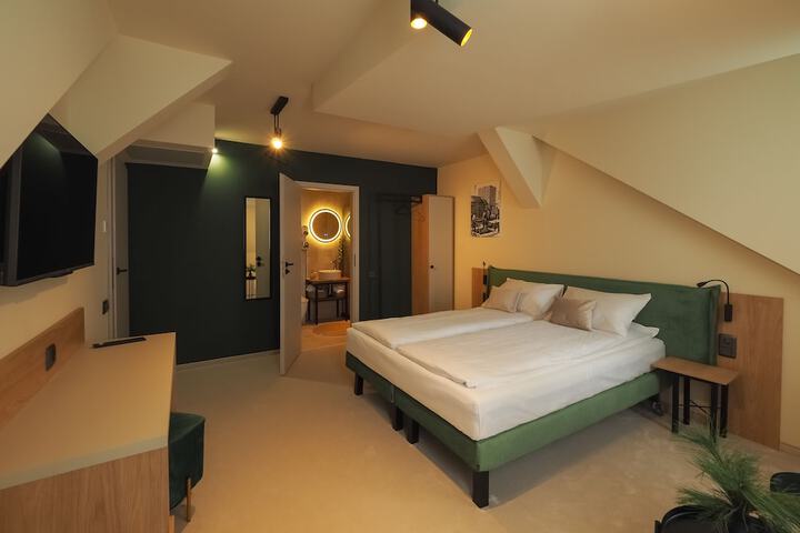 Room 26 of 74