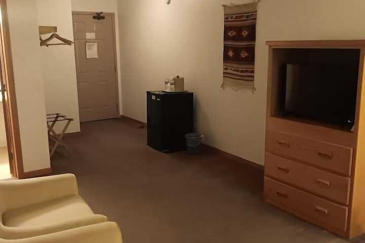 Room 13 of 38