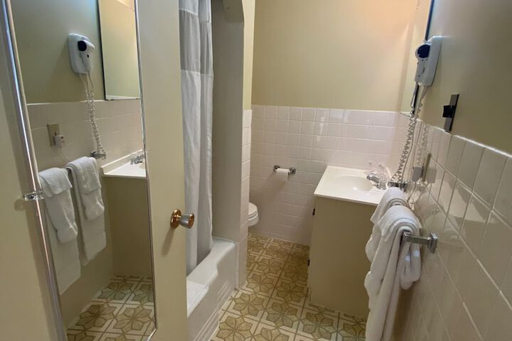 Room 21 of 33