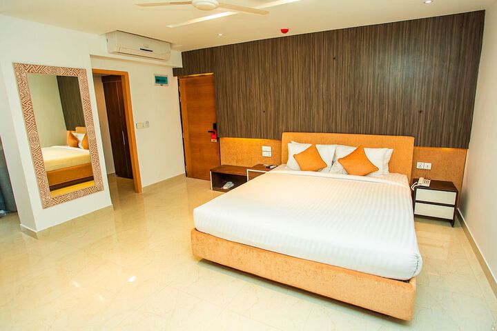 Room 8 of 34