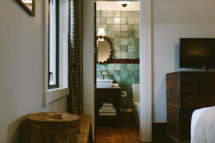 Room 3 of 61