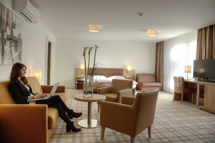 Room 33 of 52
