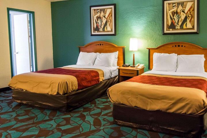 2 Double Beds (13 of 20)