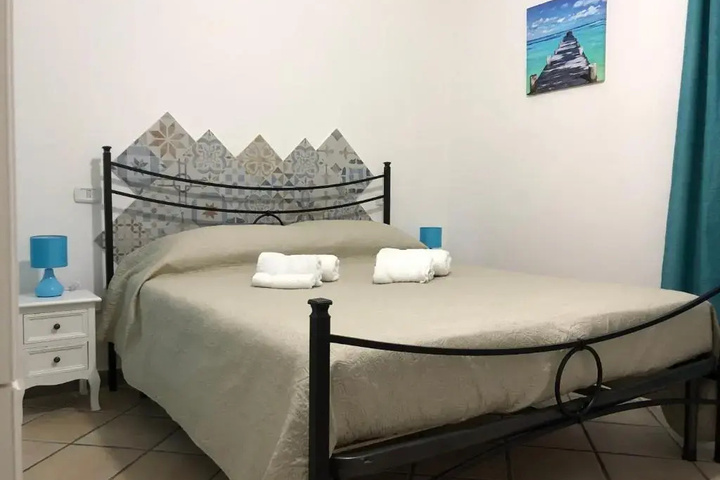Room 4 of 10