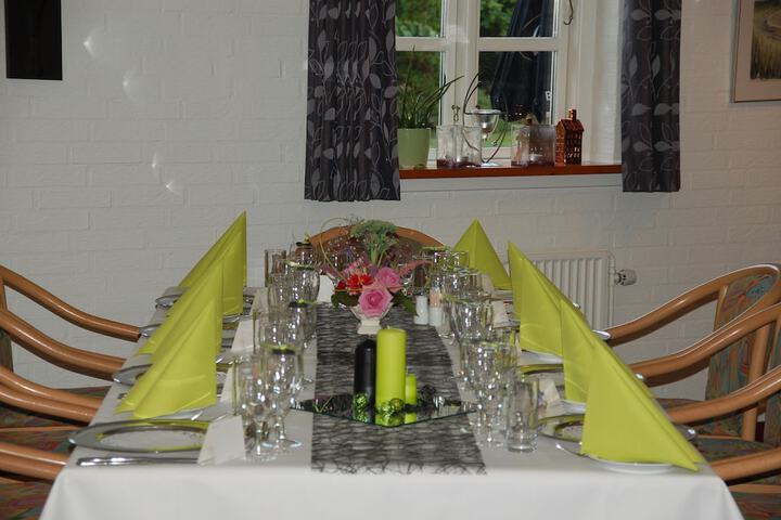 Dining 13 of 31