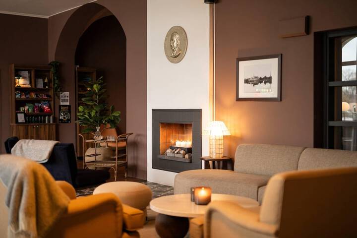 Guest Lobby
