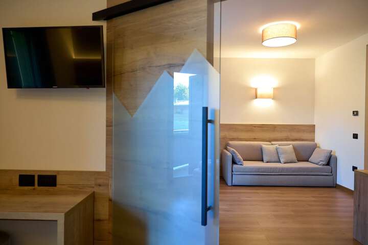 Room 32 of 64