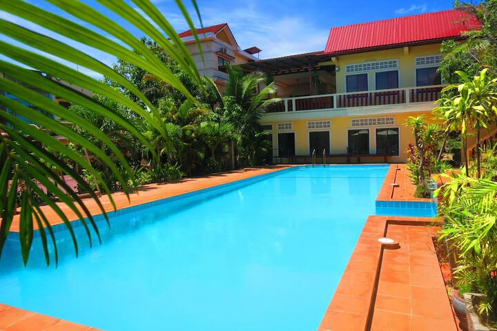 Pool Hotel
