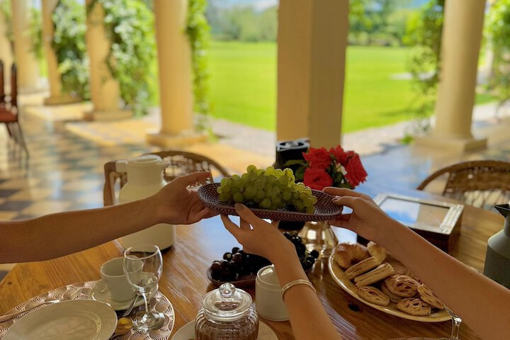 Breakfast/Coffee Service 23 of 33