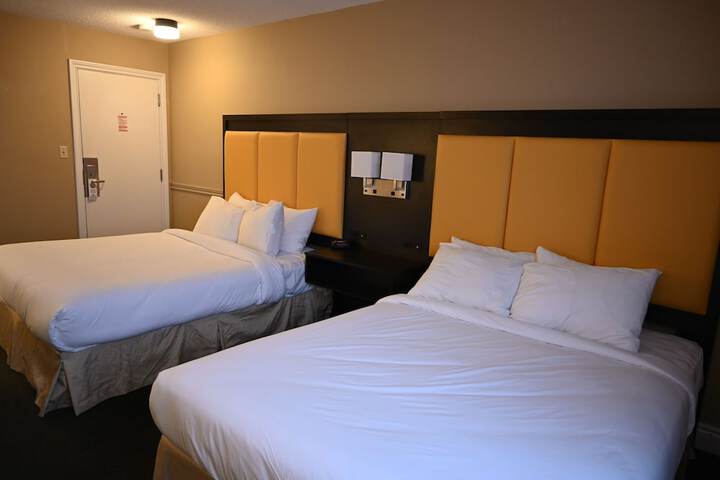 1 Queen Bed (8 of 19)