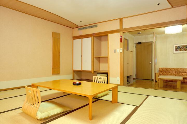 Room 23 of 105