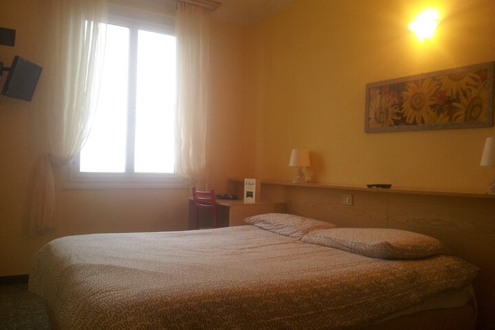 Room 6 of 48