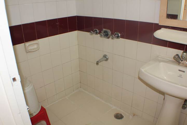 Room 30 of 48