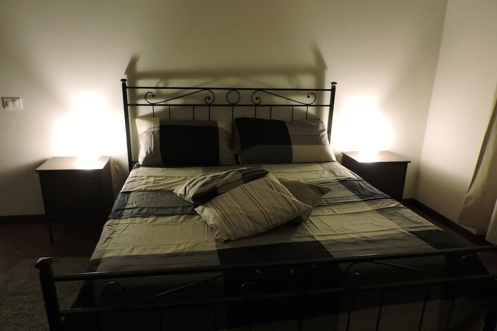 Room 4 of 16