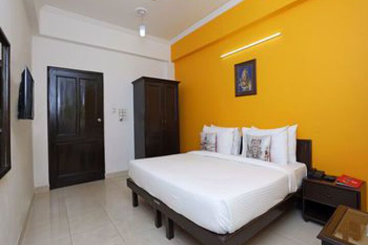 Room 13 of 25