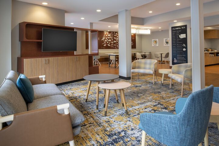 Lobby lounge