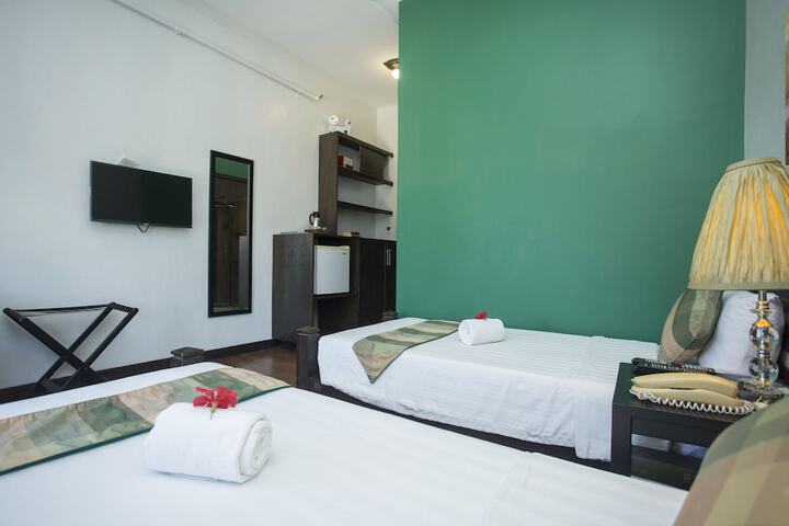 Room 13 of 74