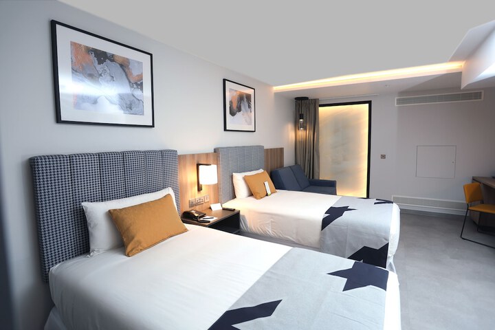 Room 48 of 106