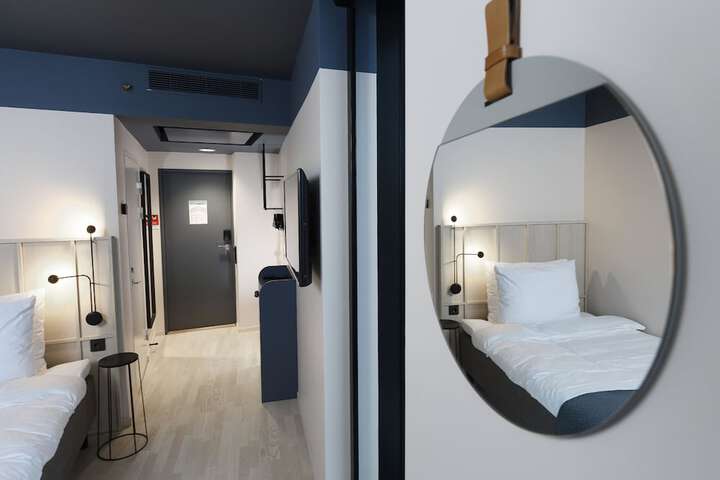 Room 33 of 78