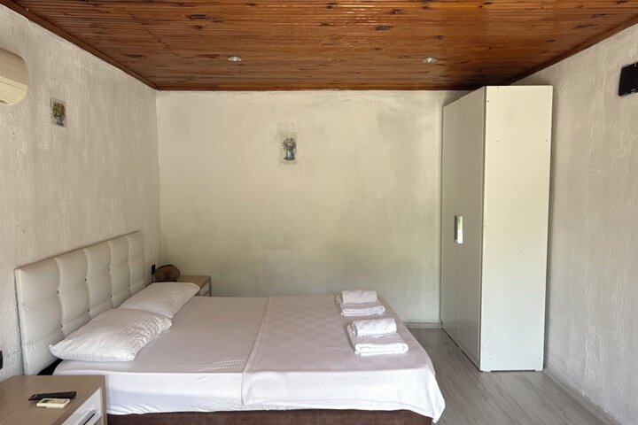 Room 32 of 74