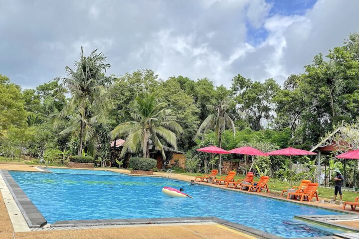 Pool 50 of 105