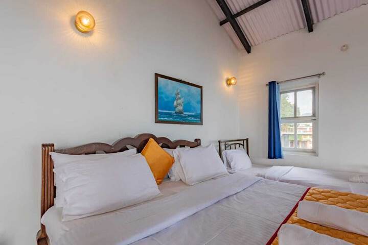 Room 4 of 25