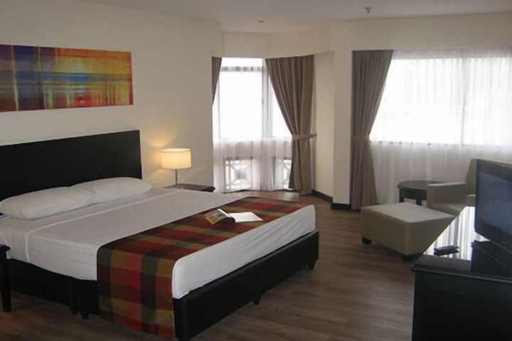 Room 10 of 25