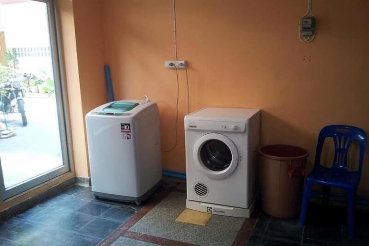 Laundry 18 of 32