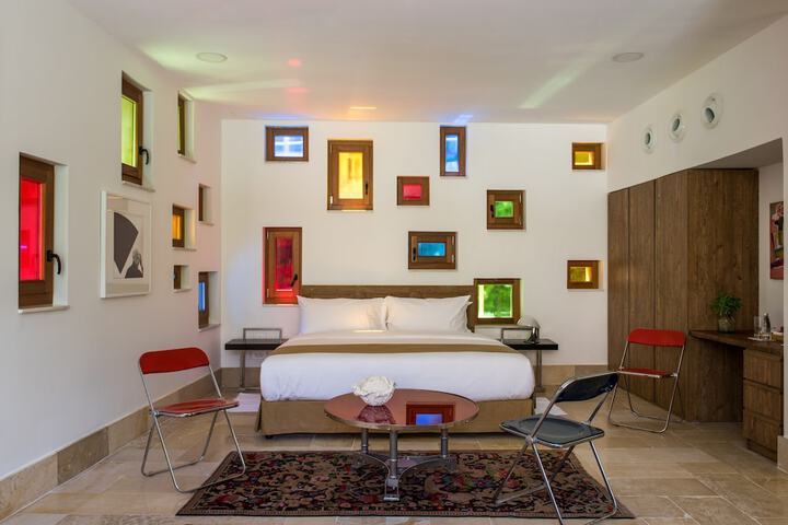 Room 32 of 108